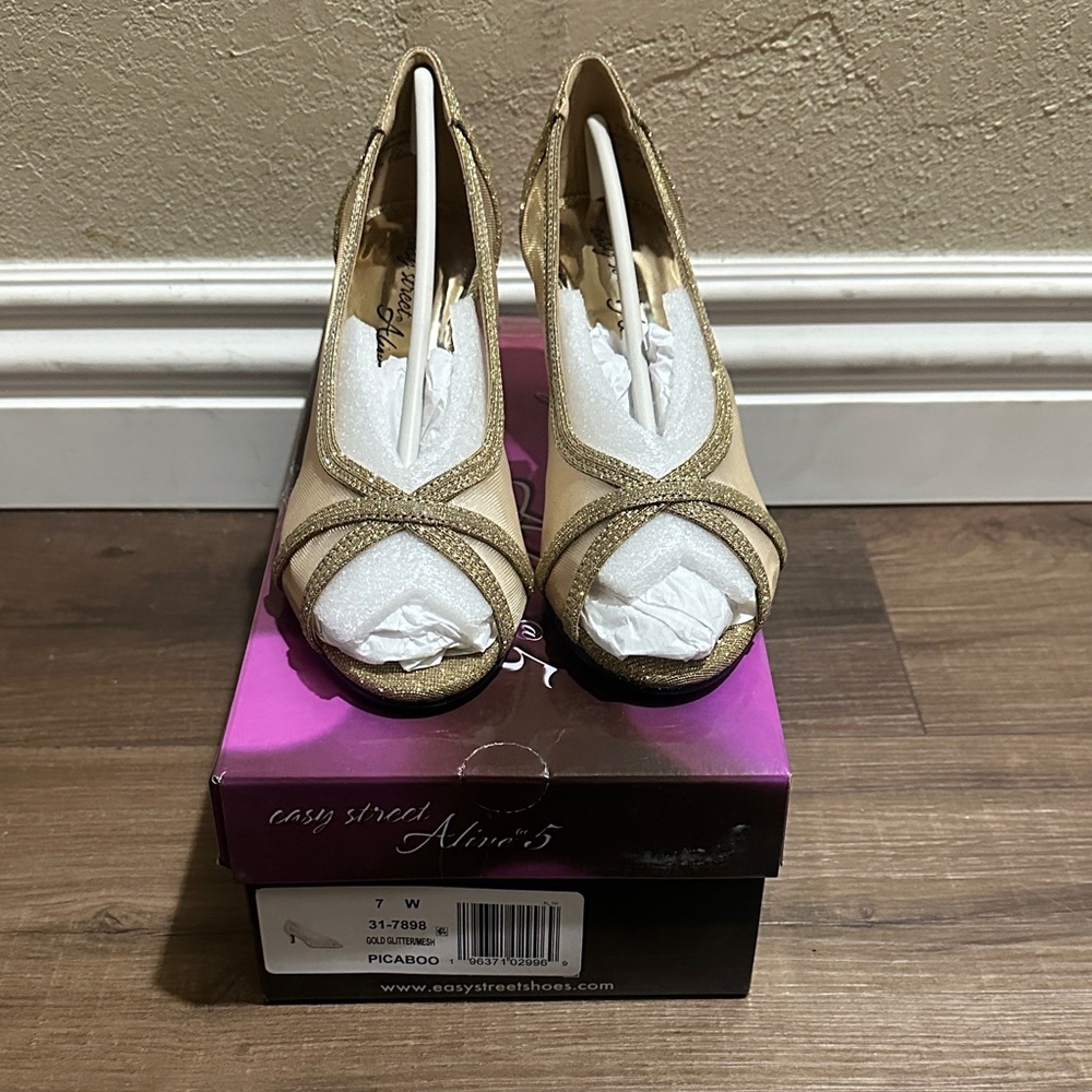 Easy Street Women's Gold Peep-Toe Heels